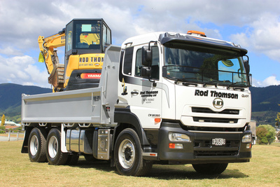 ROD THOMSON CONTRACTING LTD UD TRUCKS QUON CW26-380S